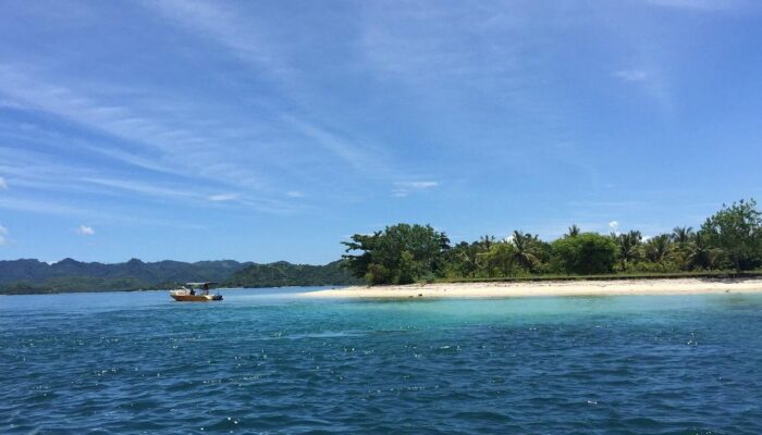 Menjelajahi Keindahan Alam di Gili Gede, Lombok Barat