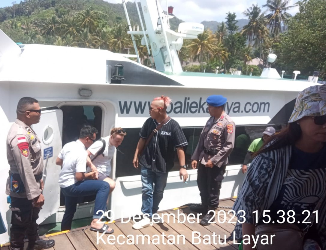 Subsatgas Polair OMB Polres Lombok Barat Patroli di Pelabuhan Senggigi