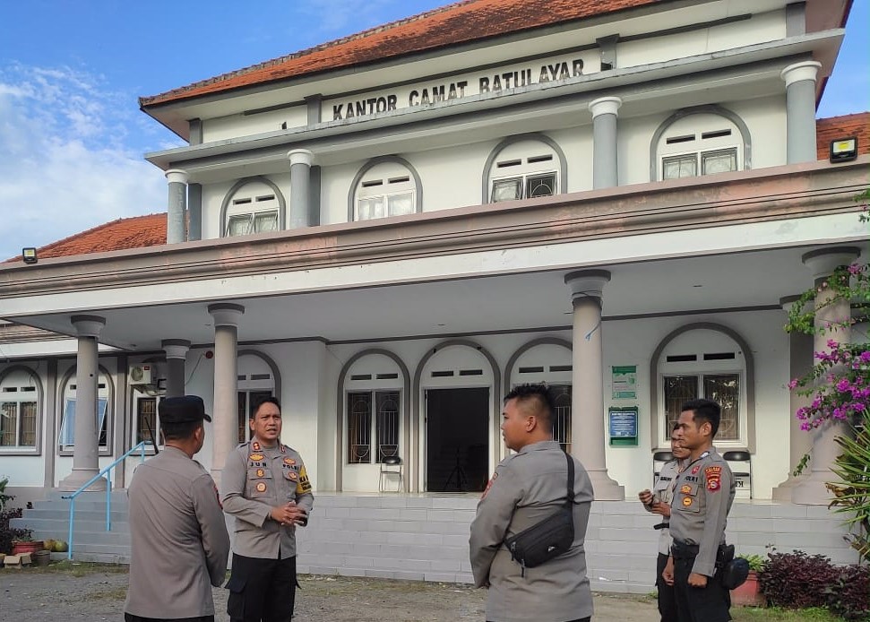 Kapolres Lombok Barat Pantau Pengamanan Kotak Suara di Batulayar