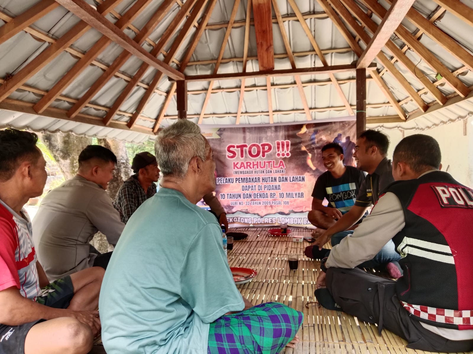 Tingkatkan Kesadaran, Polsek Sekotong Edukasi Warga tentang Karhutla