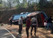 “Out Of Control”Diduga Rem Blong Mobil Fuso Bermuatan 30 Ton ini Menabrak  Tebing di Madapangga