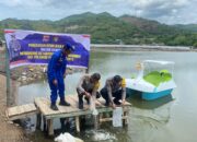 Dukung Penuh Ketahanan Pangan, Sat PolAirud Polres Bima Kota Lepas 10 Ribu Ekor Benih Bibit Ikan Bandeng