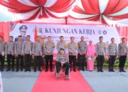 Kapolda NTB Irjen Pol Hadi Gunawan, S.H.,S.I.K berikan reword kepada anggota Polres Sumbawa Barat