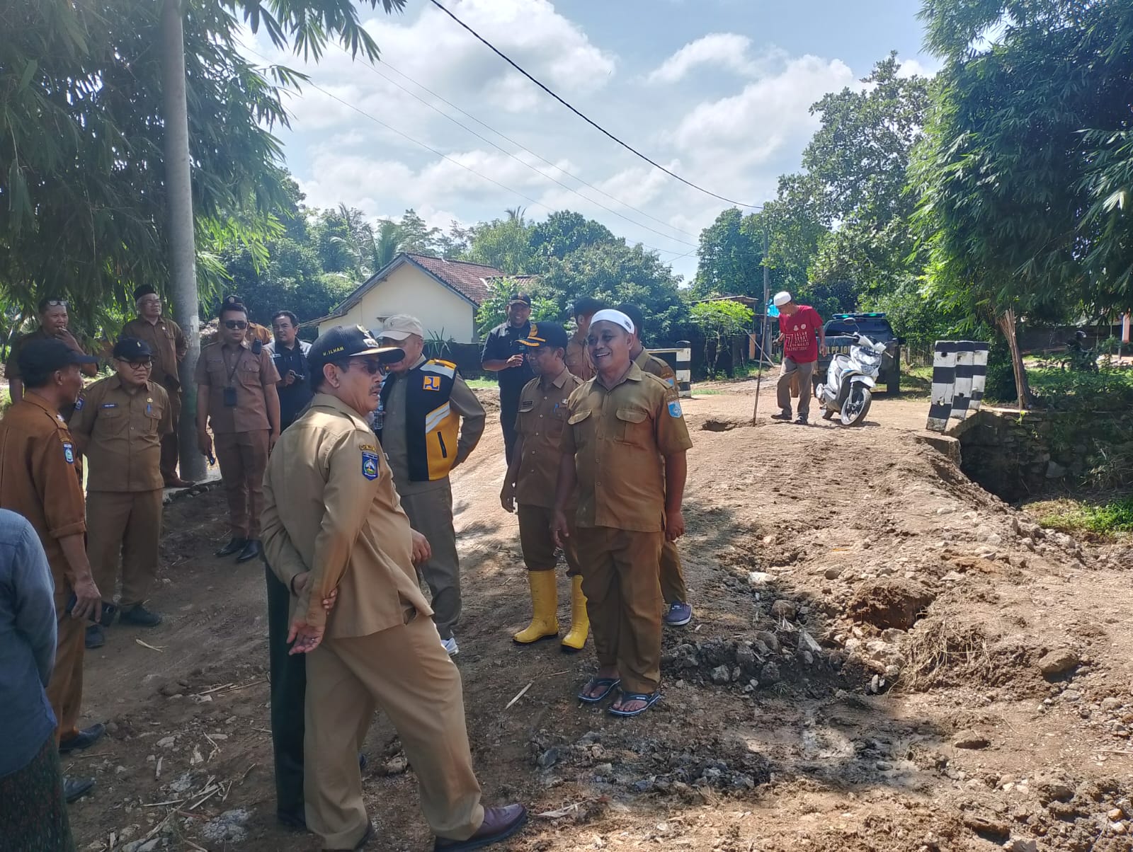 Respon Cepat! Pj Bupati Lombok Barat Tinjau Langsung Lokasi Banjir Sekotong