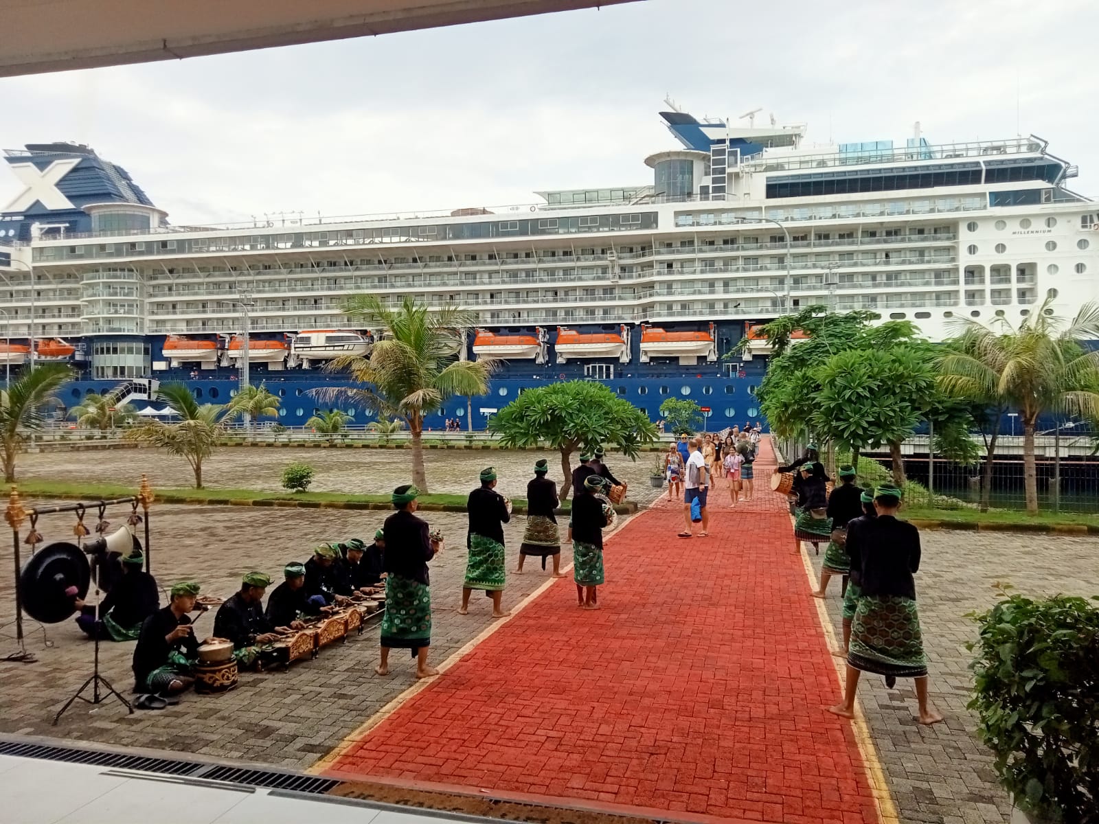 Ribuan Turis Internasional Kagumi Lombok Bersama Celebrity Millennium