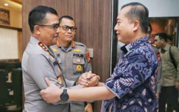 Kapolda NTB IRJEN POL HADI GUNAWAN, S.H.,S.I.K. bertemu dengan dubenur NTB Dr. Lalu Muhamad Iqbal , di ruang kerja Kapolda NTB