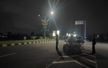 Jaga Keamanan Masyarakat, Polsek Kediri Patroli Gabungan di Bypass BIL dan Jalan Perbatasan