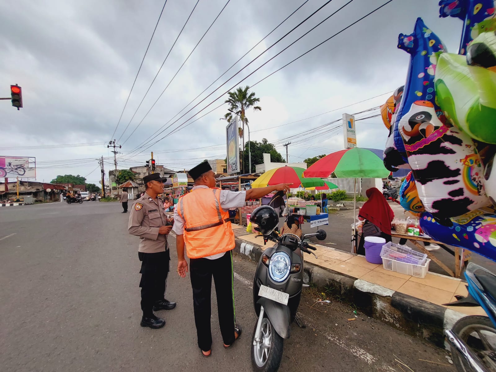 Aksi Sigap Polsek Gerung Amankan Ngabuburit di Titik Rawan