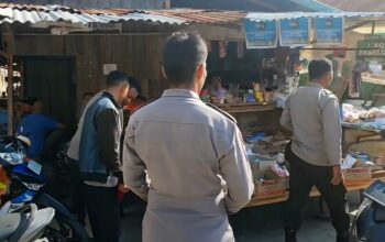Anggota Piket Polsek Taliwang Laksanakan Patroli Dialogis di Pasar Tanah Mira, Sampaikan Imbauan Kamtibmas