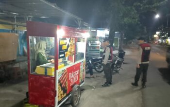 Polsek Bayan Laksanakan Patroli Dialogis dan Blue Light untuk Jaga Harkamtibmas