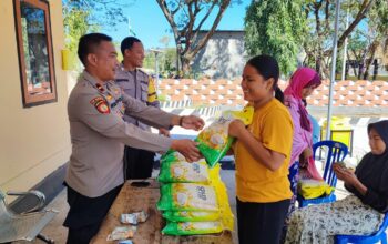 Polsek Rhee Gelar Gerakan Pangan Murah, Bantu Warga Dapatkan Beras dengan Harga Terjangkau