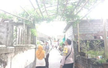 Polsek Kediri Dorong Warga Ombe Baru Manfaatkan Lahan Kosong untuk Ketahanan Pangan