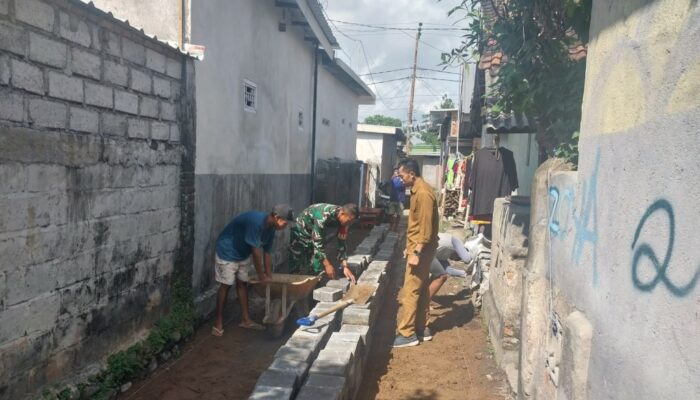 Sinergi Babinsa dan Warga Percepat Pembangunan Jalan Desa