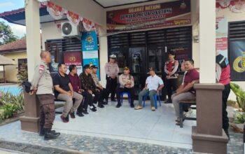 Sinergi Polsek Sekotong dan Trantib: Komitmen Jaga Kamtibmas Melalui Satkamling