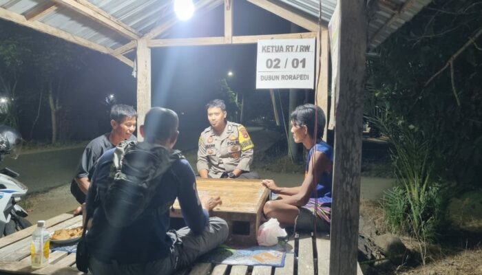 Bhabinkamtibmas Desa Banjar Laksanakan Sambang Pos Ronda, Jalin Kedekatan dengan Warga