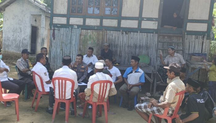 Polsek Langgudu Gelar Jumat Curhat, Warga Desa Rupe Keluhkan Kenakalan Remaja