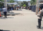 Personel Polsek Taliwang Amankan Jalannya Pawai Pekan Daerah KTNA ke-XVII dan Agro Expo 2025 di Sumbawa Barat