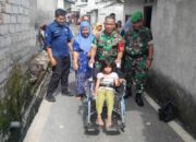 Kodim 1606 Mataram Bagikan Kursi Roda Door to Door