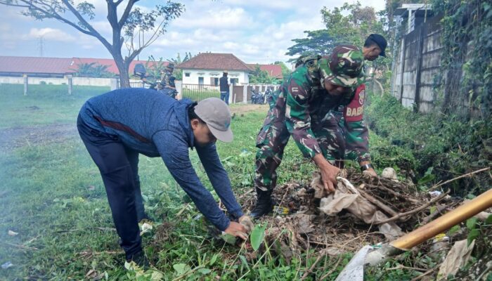 TNI dan Warga Dasan Geria Kompak Sambut TMMD