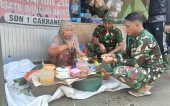 Perjuangan Inaq Alimudin Tempuh Lima Kilometer Demi Rezeki di TMMDKe-126 Mataram