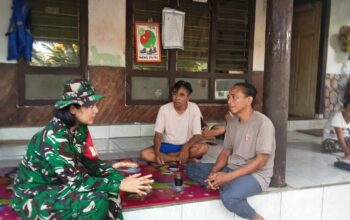 Komsos Babinsa Perempuan Pertama NTB Hangatkan Warga Karang Bayan