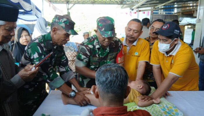 TNI dan Relawan Gelar Sunat Massal di Langko Sambut HUT TNI ke-80