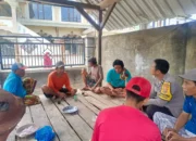 Aksi Bhabinkamtibmas Labuapi Sentuh Hati Warga, Ajak Tanam Pangan di Pekarangan Rumah