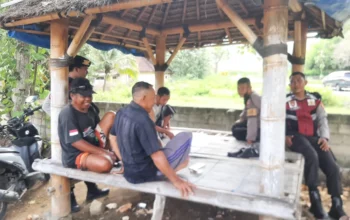 Polsek Sekotong Turun Langsung Jaga Kondusifitas Desa Gunung Ketapang