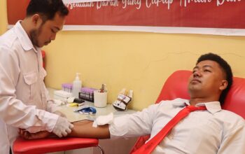 Polres Dompu melaksanakan kegiatan donor darah serentak dalam rangka memperingati Hari Jadi ke-74 Humas Polri Tahun 2025 dengan mengusung tema “Polisi Humanis Harapan Masyarakat”