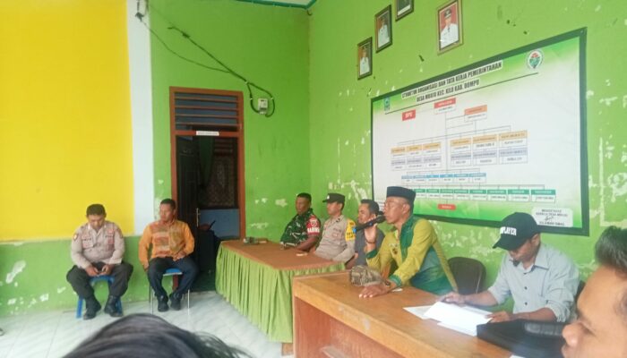 Bhabinkamtibmas Desa Mbuju Amankan Unjuk Rasa dan Berikan Imbauan Kamtibmas