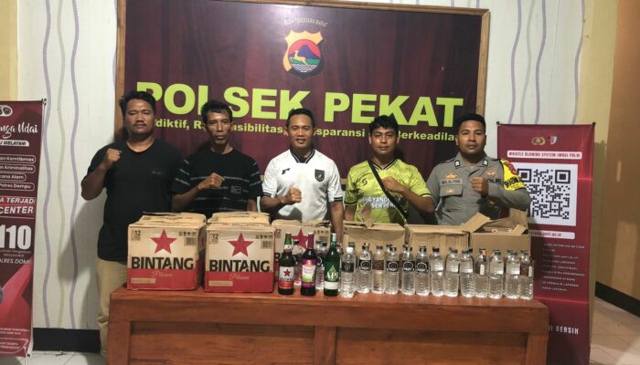 POLSEK PEKAT AMANKAN RATUSAN BOTOL MIRAS DALAM OPERASI PEMBERANTASAN PEREDARAN ILEGAL