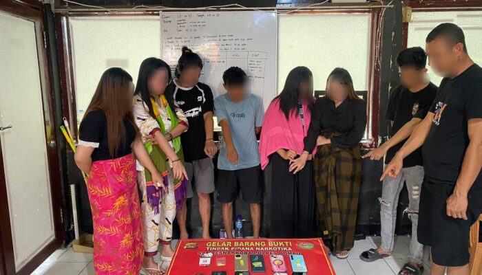 TIM OPSNAL SATRESNARKOBA POLRES DOMPU BEKUK 8 TERDUGA PELAKU PESTA EKSTASI DI KOS-KOSAN SALAMA