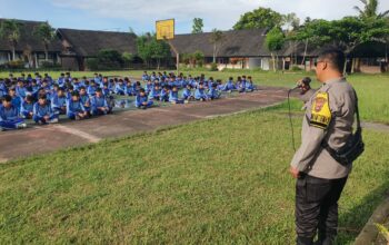 BHABINKAMTIBMAS DESA MUNCAN LAKUKAN KOORDINASI DENGAN PIHAK SMPN 5 KOPANG TERKAIT PEMBINAAN SISWA