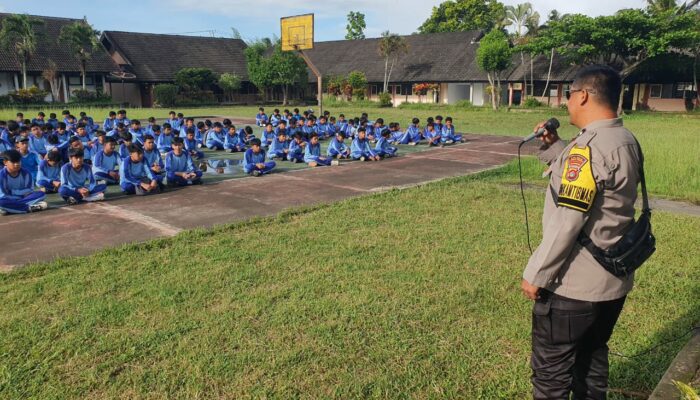 BHABINKAMTIBMAS DESA MUNCAN LAKUKAN KOORDINASI DENGAN PIHAK SMPN 5 KOPANG TERKAIT PEMBINAAN SISWA