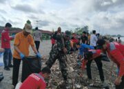 Hari Juang TNI AD, Prajurit dan Warga Bersihkan Pantai
