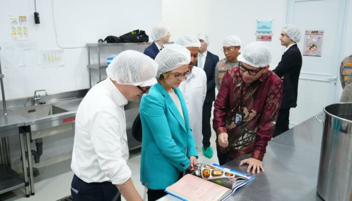 “Rasa Bhayangkara Nusantara” Diserahkan kepada Delegasi Prancis, Potret Pengabdian Polri Dukung MBG Berbasis Gizi, Budaya, dan Ilmu Pengetahuan