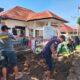 Babinsa dan Kelurahan Pagutan Timur Perkuat Sinergi Lewat Gotong Royong