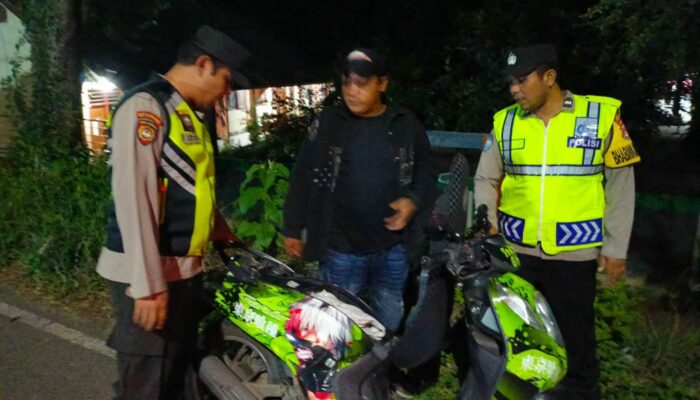 KRYD Polsek Taliwang Tingkatkan Kewaspadaan, Kendaraan Diperiksa Satu per Satu