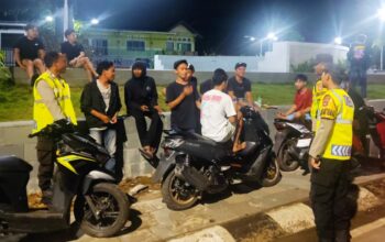 Polsek Taliwang melaksanakan patroli dialogis di sejumlah titik strategis di seputaran Kota