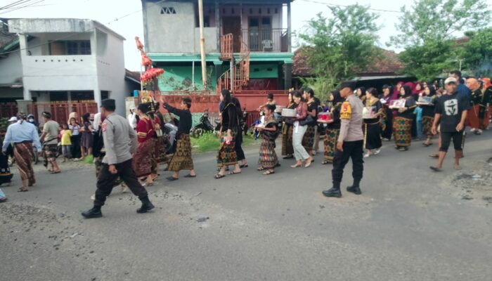 Jamin Ketertiban Arus Lalu Lintas, Polsek Sumbawa Amankan Prosesi Nyongkolan di Brang Biji