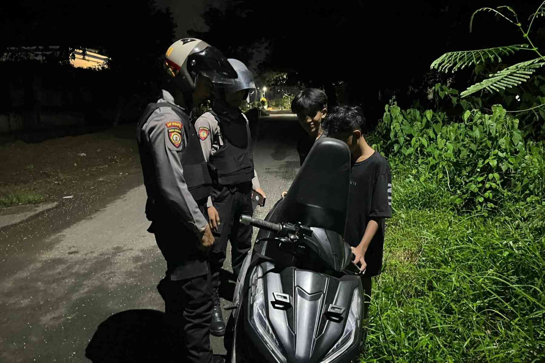 Polisi Patroli Dini Hari di Gerung, Sasar Jam Rawan Kriminalitas