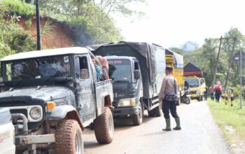 Kapolres Aceh Tengah Kawal dan Serahkan Langsung Bantuan dari Pemda dan Kapolri ke Wilayah Terisolir di Kecamatan Linge