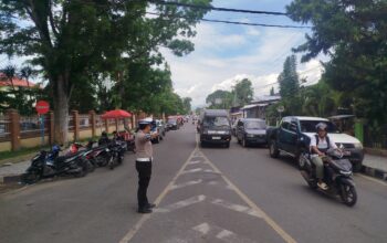 SATLANTAS POLRES DOMPU AMANKAN ARUS LALU LINTAS, AKSI UNJUK RASA P3K GURU LANCAR DAN TERKENDALI.