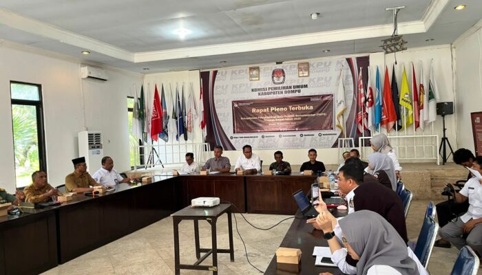 KPU DOMPU GELAR RAPAT PLENO TERBUKA PEMUTAKHIRAN DATA PEMILIH BERKELANJUTAN TRIWULAN IV TAHUN 2025