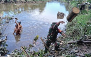 Babinsa dan Warga Satukan Aksi Peduli Lingkungan Ampenan