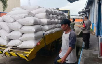 Bhabinkamtibmas Labuapi Amankan Penyerapan Jagung 1 Ton