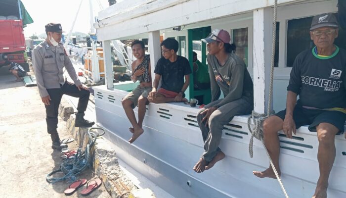 Polsek Kawasan Pelabuhan Laut Bima Gelar Patroli Rutin, Tegaskan Imbauan Kamtibmas dan Keselamatan Kerja