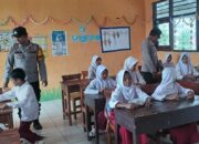 Pendistribusian Ribuan Paket MBG Bagi Pelajar di Kecamatan Woha Mendapatkan Pengawalan dan Pengawasan dari Polsek Woha