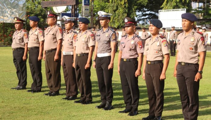 Polres Sumbawa Barat Gelar Upacara Kenaikan Pangkat, Kapolres Tekankan Profesionalisme dan Tanggung Jawab