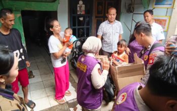Tim Trauma Healing Polri Bersama Relawan Mahasiswa UI Hadir Bersama Warga Pascabanjir di Cilincing